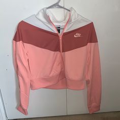 Adorable Color Block Nike Zip Up!!! Perfect For Fall! Insanely Cute And Perfect For Laying. Never Worn But The Tags Are Off! Womens Half Zip Pullover, Nike Rain Jacket, Nike Zip Up Jacket, Womens Running Jacket, Nike Sportswear Women, Windrunner Jacket, Nike Pullover, Nike Zip Up, Athleisure Fashion