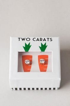 two carrots in a white box with green arrows