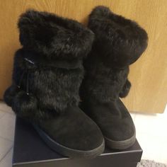 Bearpaw Fur Booties Like New Grunge Emo Outfits, Paw Shoes, Cute Boots Fur, Bear Paw Slippers Womens, Bear Paw Boots, Fur Boots Black, Black Fur Boots, Scene Outfits, Bearpaw Boots