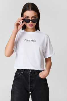 Calvin Klein Shirt Woman, Nike Tshirt Outfit, Calvin Klein Outfits Casual, Lacoste Outfit Women, Fitted Calvin Klein Casual T-shirt, Lacoste Outfit, Calvin Klein Tshirt, Calvin Klein White T-shirt For Streetwear, Calvin Klein White Crew Neck T-shirt