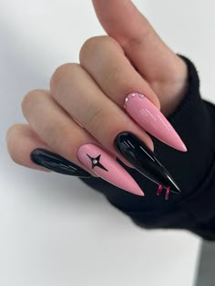 Black And Pink Aesthetic Nails, Black And Pink Gel Nails, Pointy Dark Nails, Alt Pink Nails, Pink And Black Bat Nails, Black And Pink Acrylic Nails Edgy, Alt Nails, Goth Nails Grunge Black And Pink, Nail Sunny