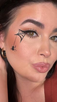 Easy Halloween Eyeliner, Hallowen Schminke, Spiderweb Eyeliner, Halloween Eyeliner, Halloween Makeup Tutorial Easy, Face Scrubs