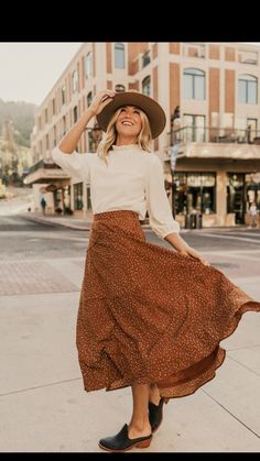 Boho Fall Outfits, Stil Boho, Rock Outfit, Thrifted Outfits, Fall Dress Outfit, Brown Skirt, Modest Skirts, Dress Cream, Boho Fall