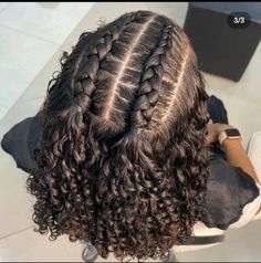 Unleash your beauty with our collection of curly hairstyles! Find your next head-turning look, from bouncy ringlets to soft, romantic waves. Hairstyle Ideas For Hoco, Haircut Selfie, Photo Hijab, Fire Clothes, Shower Hair, Curly Hair Braids, Drum Major