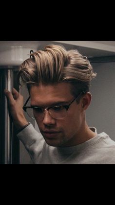 I have these same glasses man Medium Hairstyle, Guy Haircuts Long, Hot Hair Colors, Fringe Hairstyles, Trendy Hair Color, Undercut Hairstyles, Mid Length Hair, Fade Haircut