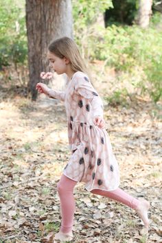 Bunny's Briar dress using Nosh Organics feather print organic cotton jersey // Megan Nielsen Design Diary Sewing Patterns, Organic Cotton, Loose Fitting, Sleeve Length