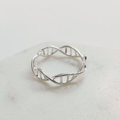 925 Sterling Silver DNA Ring. This fun silver 3D DNA double helix necklace is perfect for any science lover! This DNA ring was inspired by my daily work as a research scientist! It is adjustable and fits most fingers (size 5-10) Matching earrings: https://www.etsy.com/listing/198263857/silver-dna-earrings-sterling-silver Purchase includes an information card, a natural jewelry box, and gift packaging. Gift? Add-on a hummingbird card for only $7: https://www.etsy.com/listing/202506976/nikola-jewe Hummingbird Card, Biology Gifts, Dna Ring, Dna Earrings, Dna Jewelry, London Topaz Ring, Mens Skull Rings, Fox Jewelry, Oxidized Silver Rings