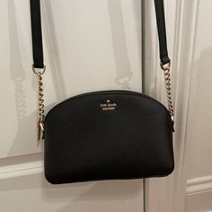 Kate Spade Purse Crossbody Handbags, Kate Spade Cross Body Bag, Cross Bags, Kate Spade Purse Black, Hand Bags For Women, Kate Spade Crossbody Purse, Office Bookcase, Beautiful Office, Patent Leather Bag