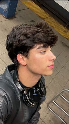 Side Shaved, One Side, Mens Haircuts Short Hair, Brown Hair Men, Trendy Mens Haircuts, Men Haircut Curly Hair, Mens Hairstyles Medium, Mens Hairstyles Thick Hair, Wavy Hair Men