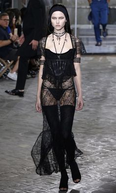 Givenchy Halloween Couture Fashion, Gotik Style, Gothic Couture, Ricardo Tisci, Givenchy Couture, Catwalk Fashion, Pastel Fashion, Adriana Lima, John Galliano