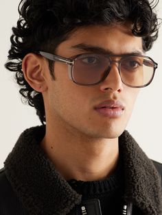 If there's a brand to trust with aviator-style sunglasses, it's TOM FORD, the designer himself wears them often. These ones are made from translucent grey acetate and fitted with light-hued UV-protective lenses. Tom Ford Aviator Sunglasses, Gray Accessories, Black Aviator Sunglasses, Tom Ford Eyewear, Ford Accessories, Aviator Sunglasses Mens, Tom Ford Men, Tom Ford Sunglasses, Style Sunglasses