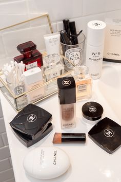 Chanel N5, Koleksi Makeup, Penyimpanan Makeup, Alat Makeup, Bathroom Counter, Chanel Beauty, Chanel Makeup, Luxury Makeup