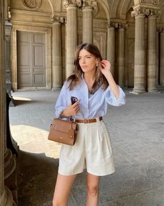 11 Best & Aesthetic Travel Outfits For Women | All seasons Comfy Travel Outfit Ideas Linen Shorts Outfit, Elegant Summer Outfits, Italian Summer Outfits, Elegant Classy Outfits, Classy Summer Outfits, Europe Outfits, Elegante Casual, Inspired Outfits, 가을 패션