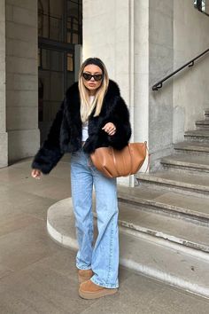 Botas Ugg Outfit, Old Money Winter, Dinner Outfit Casual, Outfit Botas, New York Outfits, Cold Outfits