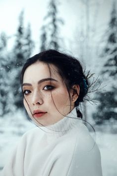 Winter Self Portrait Photography, Winter Portraits Woman, Snow Portrait Photography, Winter Shoot Ideas, Snow Portrait, Art Portrait Photography