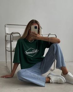 Green Shirt Outfits, Pastel Outfit, Girl Shirt, Tshirt Outfits, Basic Outfits, Mode Inspiration, Instagram Foto, Outfit Casual, Graphic Tees Women