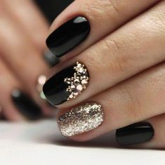 80 Incredible Black Nail Art Designs for Women and Girls #nails #nailart #naildesigns Black Coffin Nails, Black Nail Art, Her Nails, Super Nails, Trendy Nail Design, New Year's Nails, Nail Polishes, Gorgeous Nails, Holiday Nails