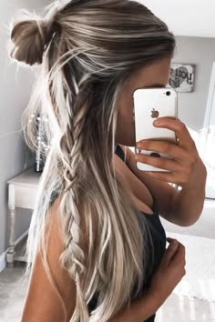 #BlondeHairGoals #BlondeTransformation #HairMakeover #BlondeBeauty #BlondeAmbition #HairInspo #BlondeBombshell #BlondeJourney #NewHairWhoDis #BlondeVibes #HairTransformation #BlondeLife #BlondeHighlights #BlondeObsessed #BlondeMagic Up Dos, Cool Braids, Festival Hair, Party Look, Easy Hairstyles For Long Hair, Long Hair Women, Hair Envy, Half Up