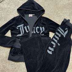 Jacket Zipper Is Not Functioning Correctly Jacket Is A M Pants Are A S Juicy Pants, Track Suits Women, Juicy Couture Y2k, Juicy Couture Tracksuit, Track Suits, Juicy Couture Pants, Couture Pants, Jacket Zipper, Black Sweatpants