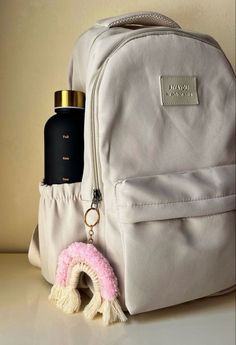 Classy Backpack, Escuela Aesthetic, Mochila Nike, Preppy Backpack, Plushies Cute, Cute School Bags, Aesthetic Bag, Stylish School Bags, School Bag Essentials