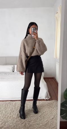 Vinter Mode Outfits, Modele Fitness, Rok Mini, Looks Pinterest, Winter Fashion Outfits Casual, Outfit Chic, Cold Outfits, Skirt Mini, Looks Chic