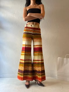 - Vintage 1970s abstract pattern bell bottoms - Feels like a thick linen blend - Zipper fly - Tagged 9 - 10  Waist: 29" Hip: 17.5" Inseam: 31" We are not responsible for lost, stolen, or damaged packages once they have been shipped. Any additional customs duties or taxes incurred on international orders are the responsibility of the buyer. Please note that our items are vintage and may have minor flaws or imperfections due to their age, which adds to their unique character. Funky Bell Bottoms, 1970s Bell Bottoms, Vintage 1970s Fashion, 70s Bell Bottoms Outfits, 60s Fashion Hippie, Late 60s Fashion, 70s Pants, Statement Pants