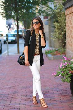 Outfit Work, Leopard Blouse, Work Blouses, Mode Casual, White Outfit, Animal Print Blouse