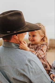 Horse Family Photoshoot, Western Family Photoshoot, Family Photos Western, Cowboy Family Pictures, Western Family Pictures, Triangle Photography, Cowboy Photoshoot, Family Western