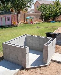 a cinder block structure sitting in the middle of a yard