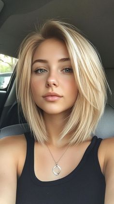 25 Fabulous Short Haircuts for Oval Faces Short Haircuts For Oval Faces, Haircuts For Oval Faces, Modern Short Hairstyles, Oval Face Haircuts, Edgy Haircuts, Long Pixie Cuts, Choppy Bob, Sleek Bob, Oval Face Shapes