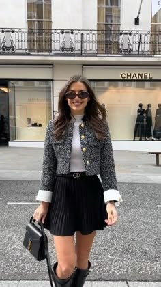 Old Money Autumn Outfits Women 2024: 25+ Ideas You Will LOVE 23 25 Fashion Woman, Classic Chic Winter Outfits, Fancy Work Dinner Outfit, How To Style A Tweed Jacket, Winter Work Fashion Outfits, Flare Winter Outfit, Styling Tweed Jacket, Spring Outfit Skirt, Plazacore Outfits