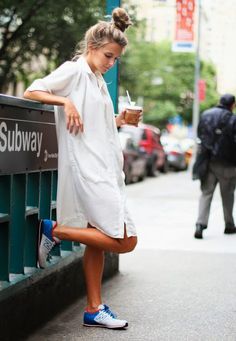 Áo Blu, Urban Street Style, Mode Inspo, White Shirt Dress, On The Ground, Street Chic, Mode Inspiration, Look Chic, Outfits Casuales