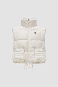 Reimagining the 60s aesthetic with a contemporary feel, the Arques down vest is presented in a soft fabric with a teddy-like feel. The versatile puffer vest features a drawstring fastening, allowing the silhouette to adapt to your mood and style. The 60s Aesthetic, 60s Aesthetic, Shaun White, Vests For Women, Vest White, Down Vest, Puffer Vest, The 60s, Soft Fabric