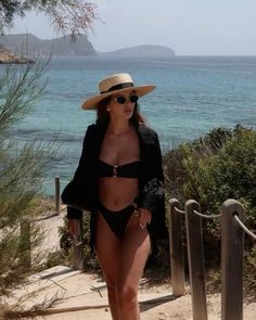 Dubai Outfits, Holiday Outfits Summer, Beachy Outfits, Beach Fits, Resort Outfit, Beach Photography Poses, Italy Outfits, Inspiration Aesthetic