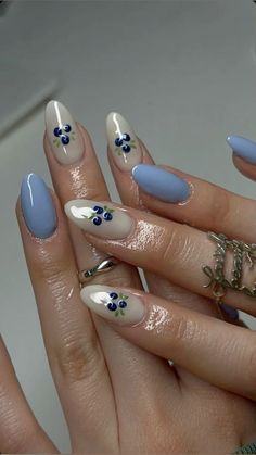 Border Nail Designs, Berry Blue Nails, Gel Nails With Eyeshadow, French Tip And Design Nails, Almond Nails Designs Easy, Almond Nails Easy Designs, Cozy Nails Aesthetic, Europe Nails Aesthetic, Simple Nails Design Almond