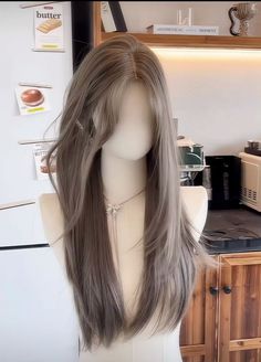 Pretty Hair Cuts, Cool Hair Designs, Hair Style Korea, Hair Inspiration Long, Layered Haircuts For Medium Hair, Hair Color Streaks, Dyed Hair Inspiration, Pretty Hair Color, Hair Tutorials Easy