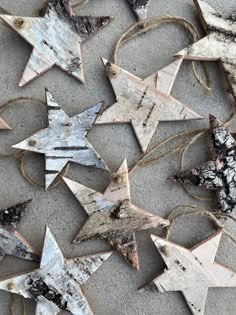 several wooden stars are arranged on the ground