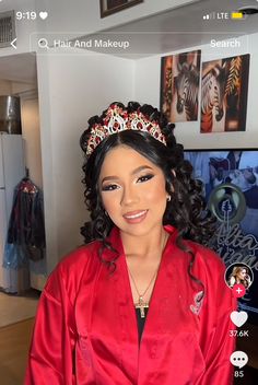 Quince Red And Gold Makeup, Xv Eye Makeup, Quince Red Makeup Look, Red Quince Theme Makeup, Quince Makeup Burgundy And Gold, Red Sweet 16 Makeup, Charro Quince Makeup, Red Quinceanera Hairstyles, Red And Gold Quinceanera Makeup