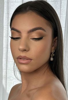 Make Up Inspiration Natural, Graduation Makeup Ideas Natural, Glowy Bronze Makeup, Natural Bronze Makeup, Bronze Makeup Look, Bold Eyeshadow, 20 Makeup, Prom Look