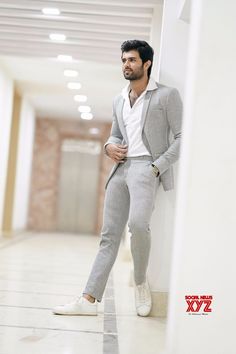 Blazer Outfits Men Wedding Indian, Blazer Outfits Men Wedding, Stylish Suits For Men, Vijay Deverakonda, Stylish Mens Suits, Wedding Dresses Men Indian, Blazer Outfits Men, Vijay Devarakonda, Formal Men Outfit