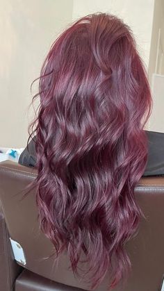 Healthy Red Hair, Cherry Red Hair With Blonde Highlights, Balayage Hair Red, Cool Red Hair, Red Hair Balayage, Pelo Color Vino, Red Hair Trends, Puffy Hair, Cherry Red Hair