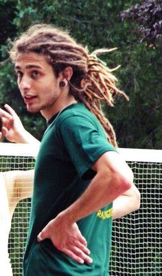 dreadlocks = attractive!! Guys with dreads are beautiful Hippie Boy, Mens Dreads, Hippie Men, Hair Boy, Grunge Hair