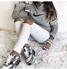 Shoes: nike, air max, low top sneakers, grey sneakers, nike sneakers, grey sweater, nike sweater, striped shirt, marble, back to school, white ripped jeans - Wheretoget Jogging Outfit, Nike Sneakers Outfit, White Ripped Jeans, Nike Pullover, Milan Fashion Weeks, Nike Shoes Outlet