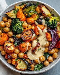 Veggie Bowl, Fun Easy Recipes, Broccoli Florets, Mediterranean Diet Recipes, Brussels Sprouts, Mediterranean Diet