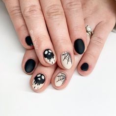 Skull Nail Designs, Horror Nails, Holloween Nails, Skull Nails, Witchy Nails, Different Artists, Gothic Nails, Goth Nails, Work Nails