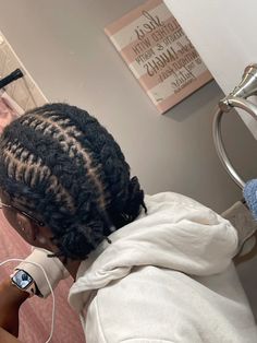 Microlocs retie and style black girl #locstyles #locstylesforwomen Short Micro Locs Hairstyles, Microlocs Retie, Micro Loc Hairstyles, Micro Loc Styles, Short Loc Styles For Women, High School Hairstyles, Loc Journey, Loc Styles