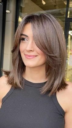 Hairstyles For Medium Length Hair 2023, 2023 Medium Haircuts, Short Hair Cuts Shoulder Length, Butterfly Haircut Short Hair Straight, Hair Cuts 2022 Trends Short, Shoulder Length Hair Middle Part, Trendy Hair Cuts For Medium Hair, Curve Cut Hair 2023, Below Shoulder Length Hair Straight