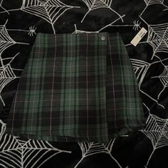 Green Plaid Skirt High Waisted Brand New With Tags Pencil Skirt Fit Emerald Green Plaid Skirt, Green Skirt Aesthetic, Green Skirt Winter, Slytherin Skirt, Green Plaid Skirt Outfit, Slytherin Uniform Female, Skirts Plaid, Long Green Skirt, Green Plaid Skirt