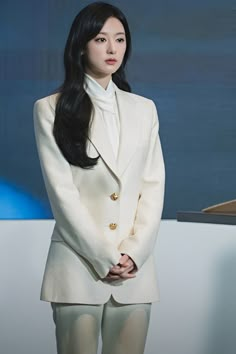 #kdrama #queenoftears #kimjiwon #kimsoohyun Kim Ji Won Outfit, Queen Of Tears Outfits, Queen Of Tears, Casual Elegant Style, Watch Drama, Business Attire Women, Business Outfits Women