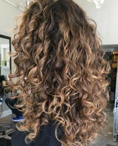 Curly Hair Updo Wedding, Naturally Curly Hair Updo, Blonde Highlights Curly Hair, Long Natural Curly Hair, Space Hair, Short Natural Curly Hair, Dyed Curly Hair, Natural Curly Hair Cuts, Highlights Curly Hair